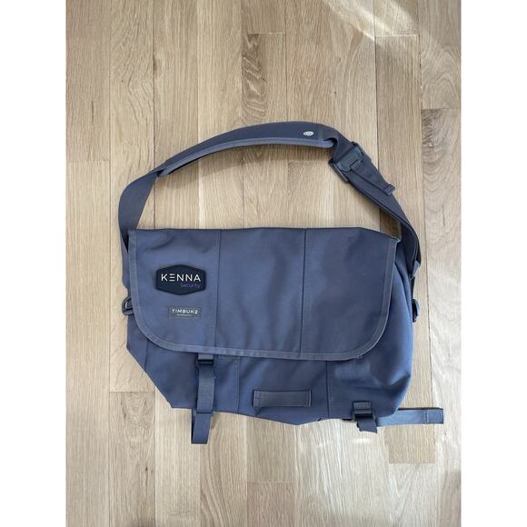 Timbuk2 Classic Messenger Bag Black Waterproof Liner Size Gray Large EUC - Picture 1 of 8